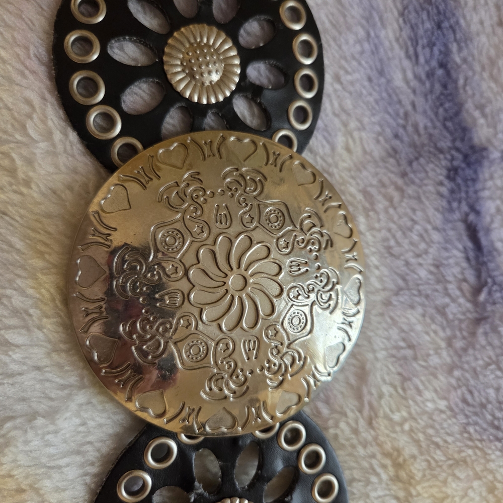 Western Black And Silver Flower Motif Belt - Picture 3 of 4